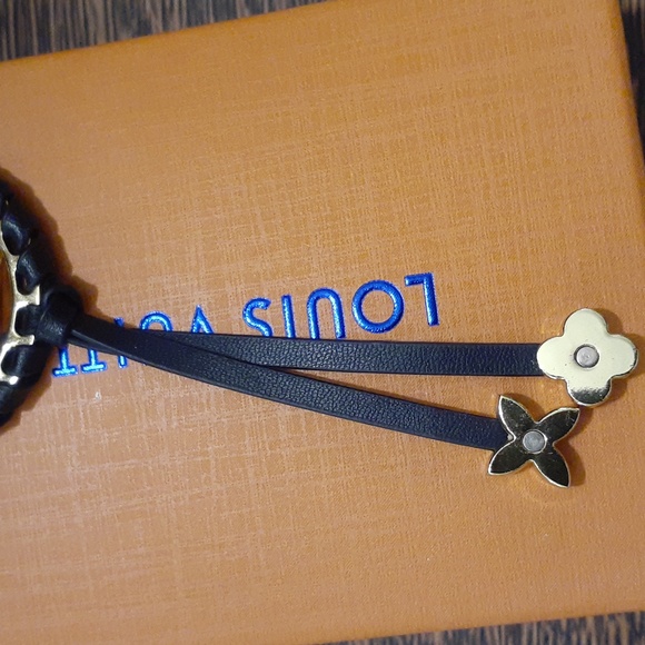 Louis Vuitton Circle Porte Cles-Berry LV Bag Charm Key Chain Key Holder - Picture 8 of 9